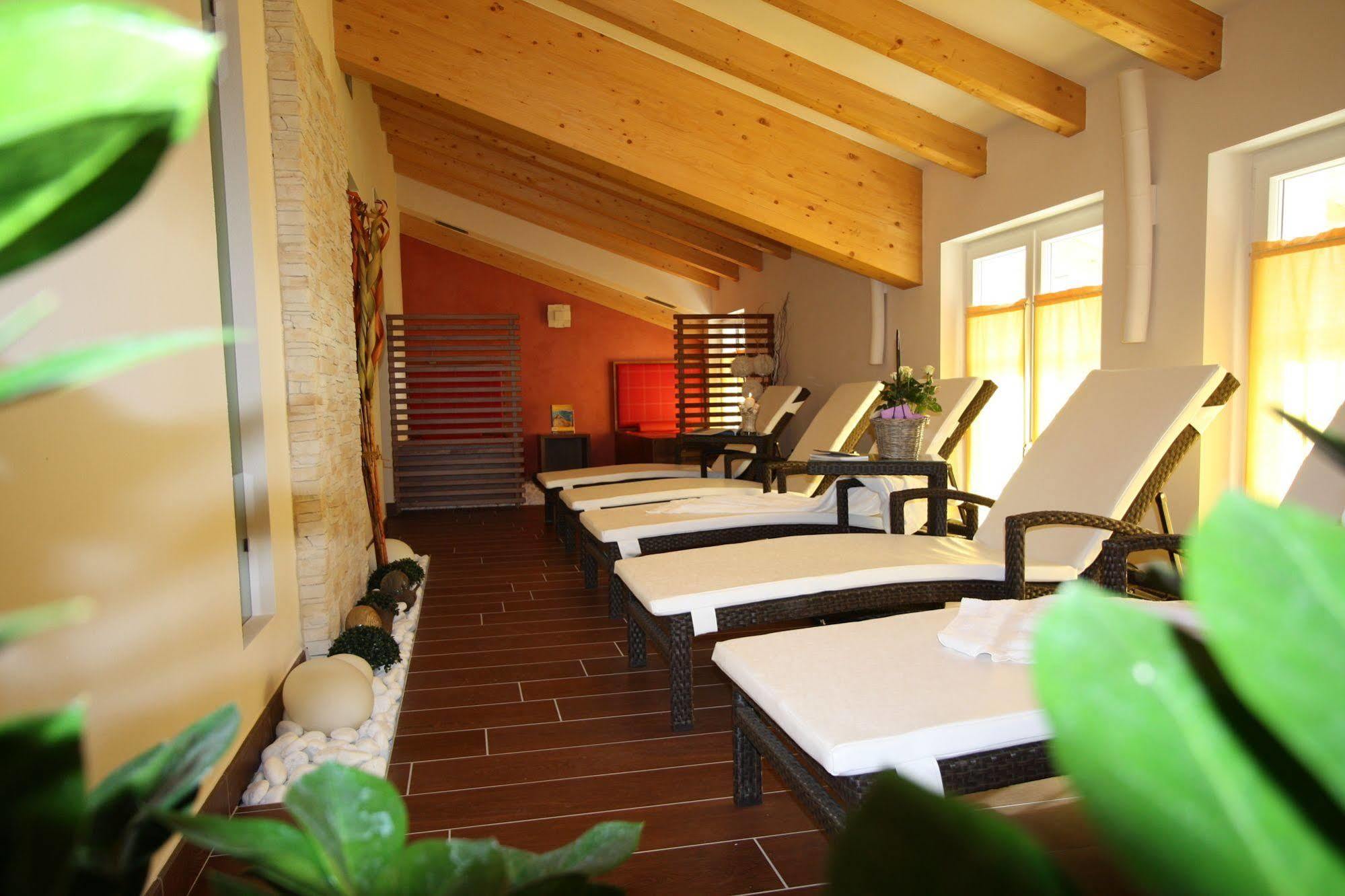 Hotel Garni Corallo Torbole Sul Garda Exterior photo