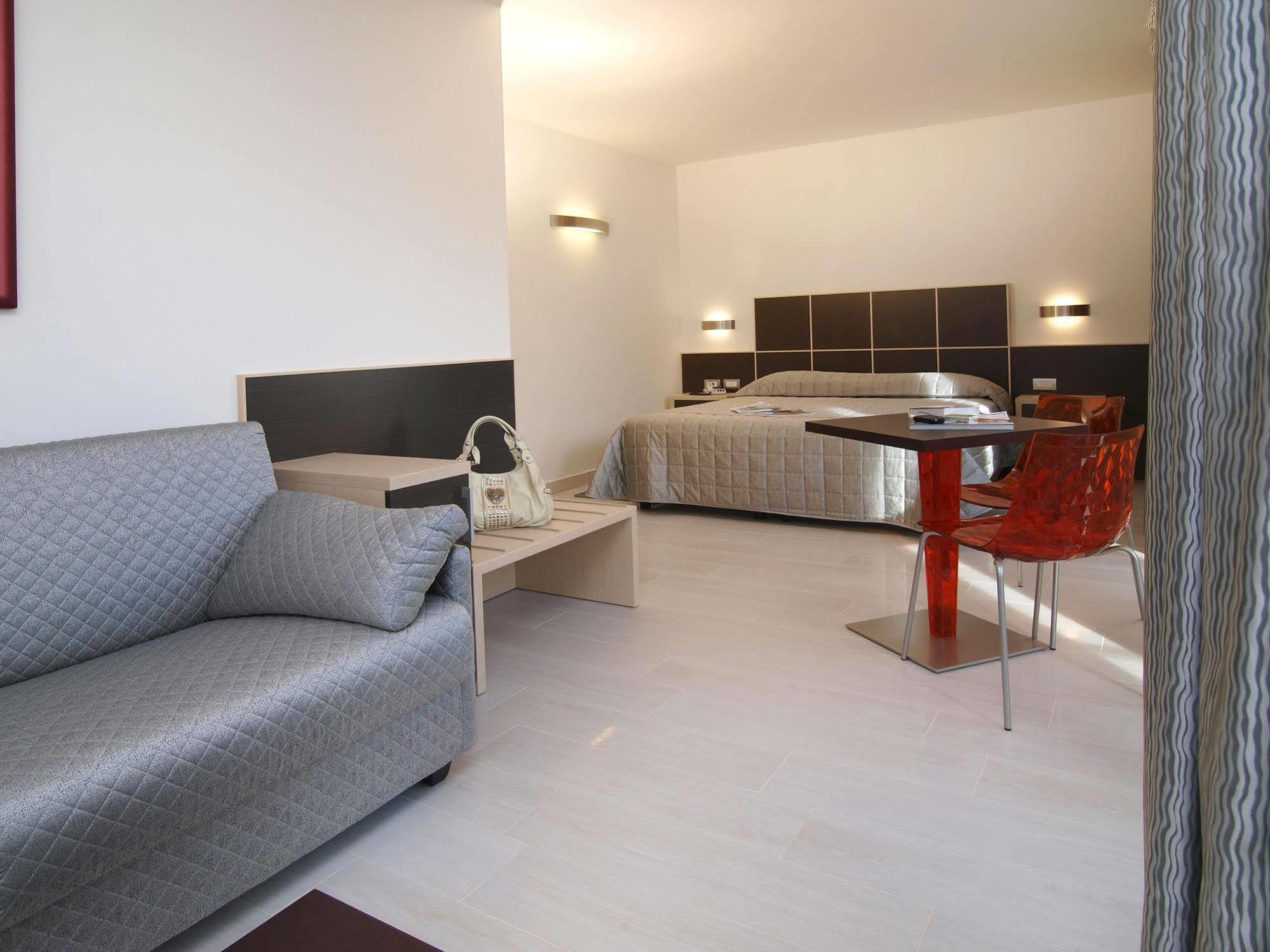 Hotel Garni Corallo Torbole Sul Garda Exterior photo