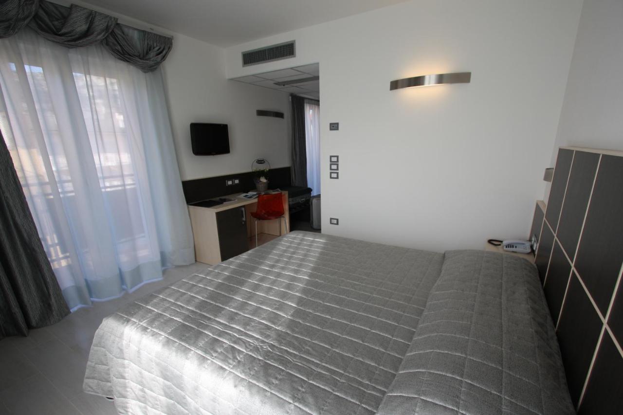 Hotel Garni Corallo Torbole Sul Garda Exterior photo